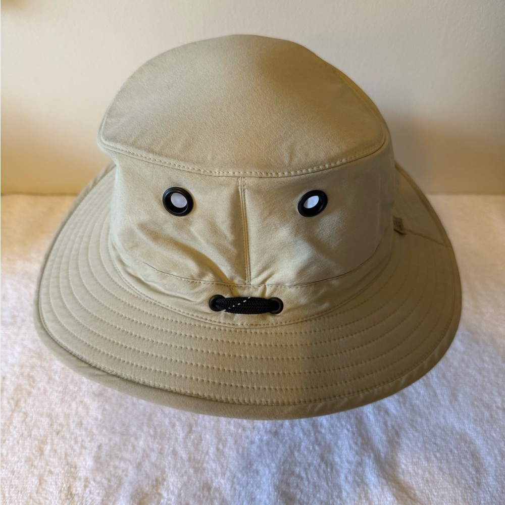 Tilley hat, size 7 3/4, nylon